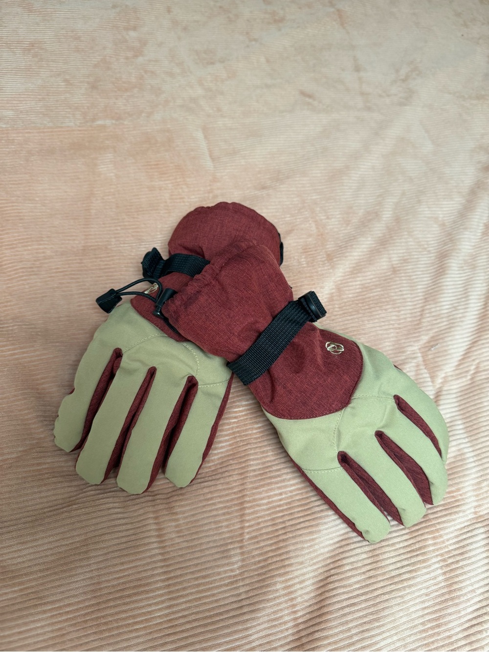 Two-Tone Winter Ski Gloves in Rust and Olive